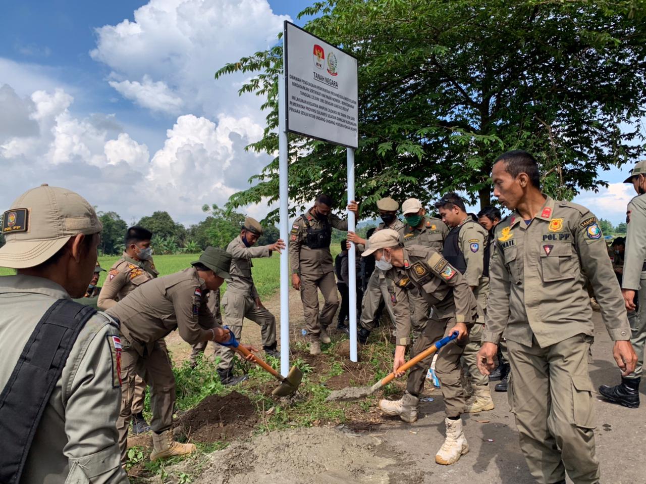 Pemerintah Provinsi Sulawesi Selatan, melalui Badan Keuangan dan Aset Daerah (BKAD) melakukan penertiban aset di Kabupaten Bulukumba, Kamis (31/3/2022).