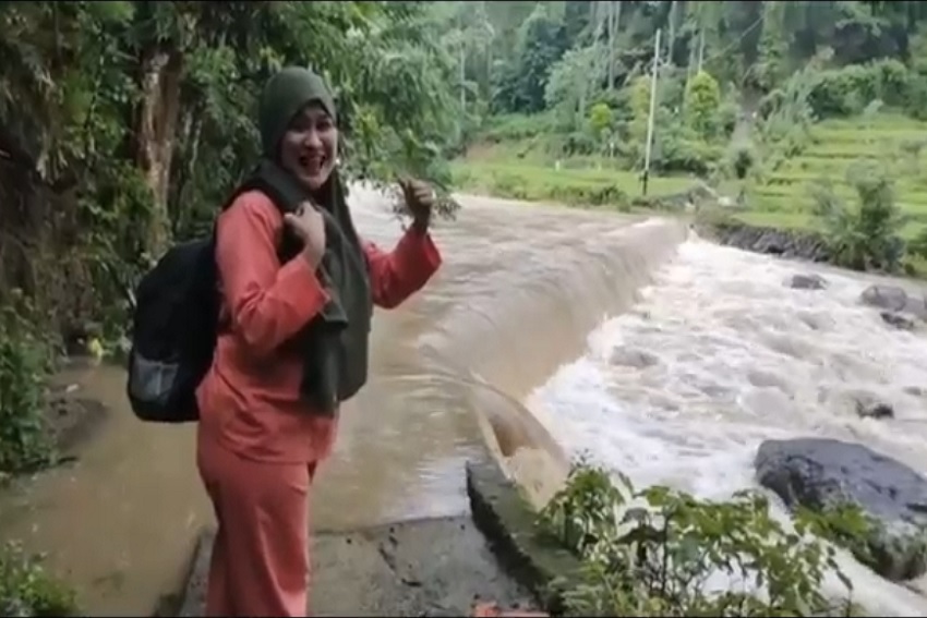 Bidan Desa di Bone