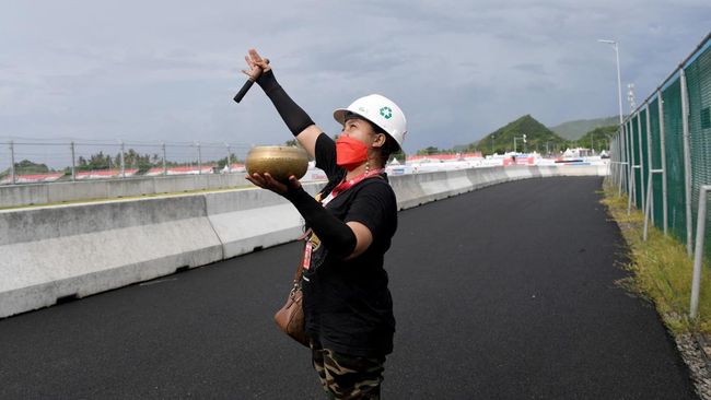 Pawang Hujan di Sirkuit Mandalika