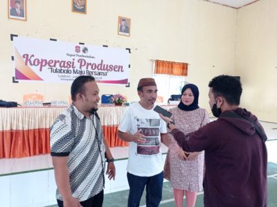 Rapat pembentukan koperasi produsen Tulabolo Maju Bersama