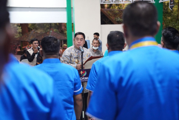 Ketua Umum Komite Olahraga Rekreasi Masyarakat Indonesia (Kormi) Sulsel, Abdul Hayat melantik pengurus Kormi Kabupaten Maros, di Kawasan Wisata Alam Bantimurung, Maros, Kamis 31 Maret 2022.