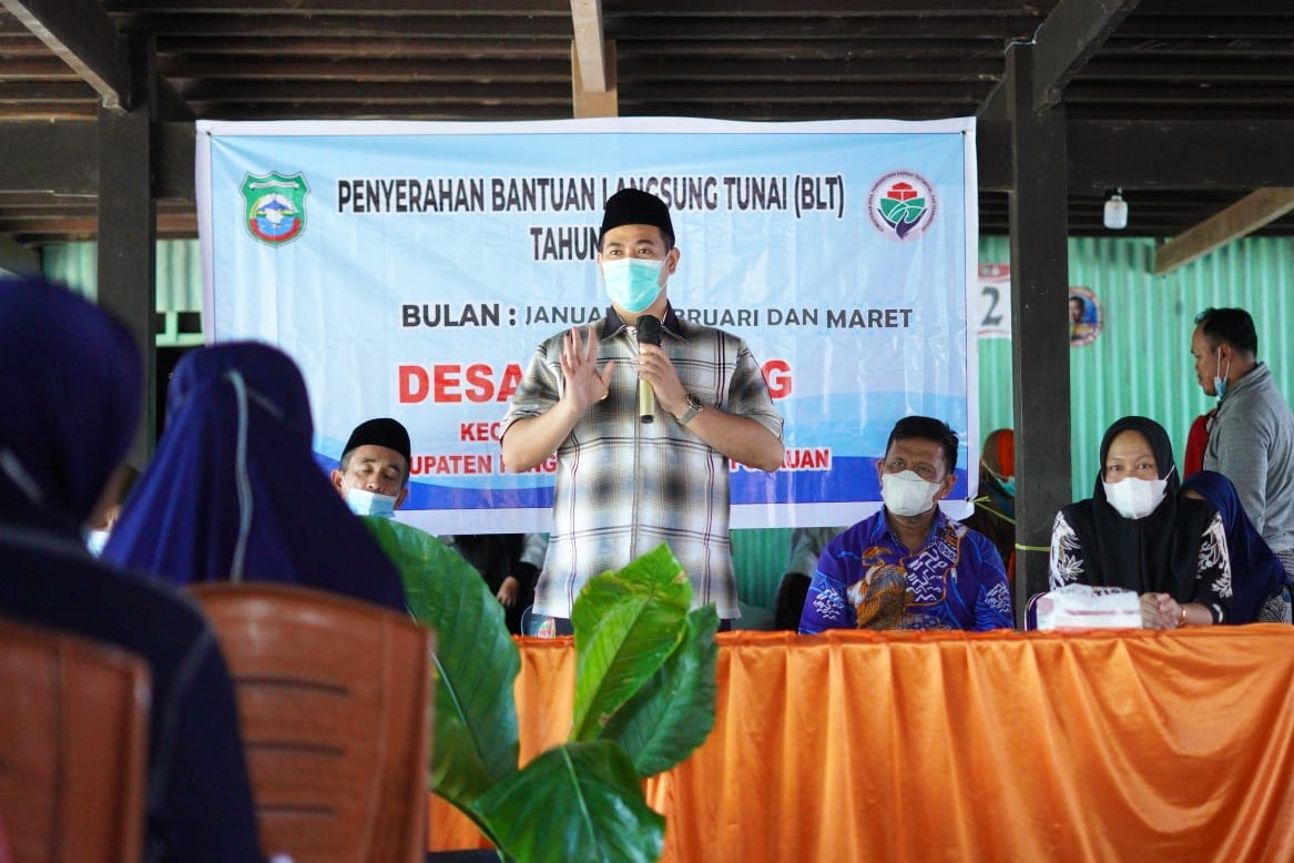 Ratusan Warga Pangkep Terima BLT Dana Desa
