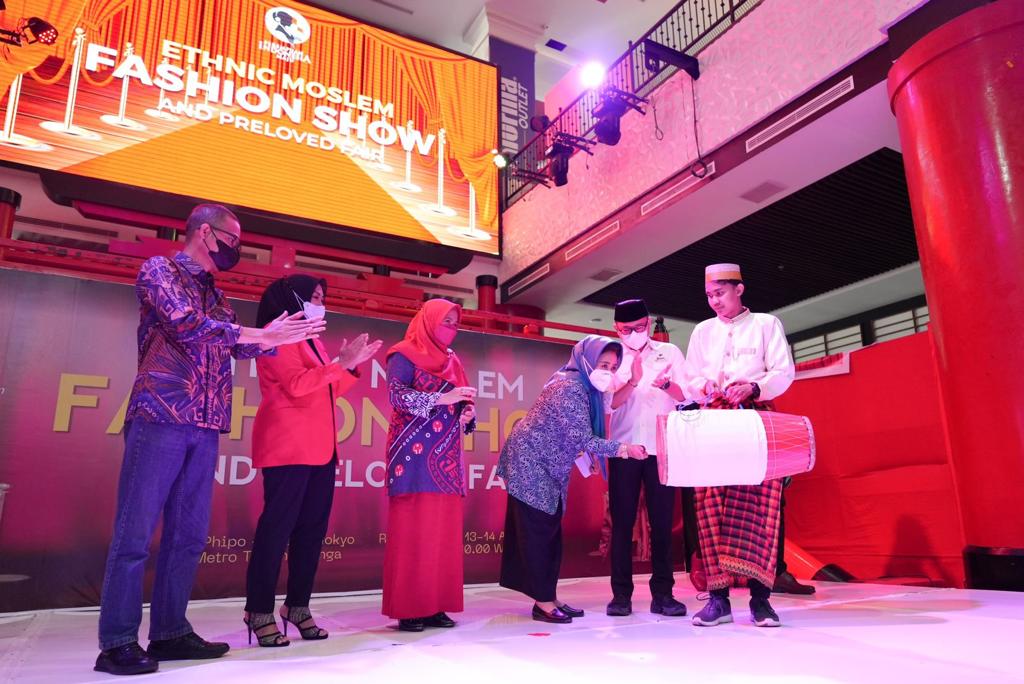 Ethnic Moslem Fashin Show And Preloved Fair, yang digelar di Mal Phinisi Point Makassar, 13 - 14 April 2022.
