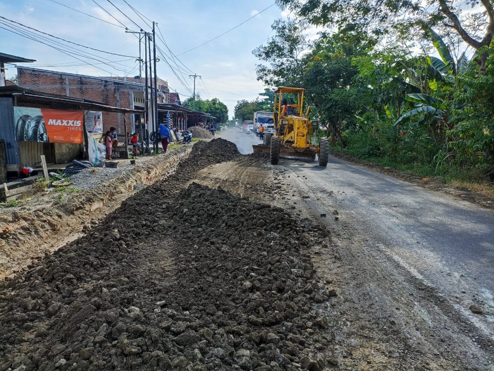 Ruas Jalan Pinrang-Rappang di Kerjakan