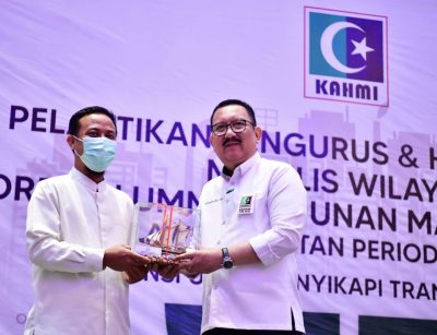 Gubernur Sulsel, Andi Sudirman Sulaiman bersama Wakil Ketua DPRD Sulsel, Ni'matullah