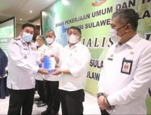 Sekprov Sulsel Abdul Hayat saat sosialisasi aturan soal RT RW, di Makassar