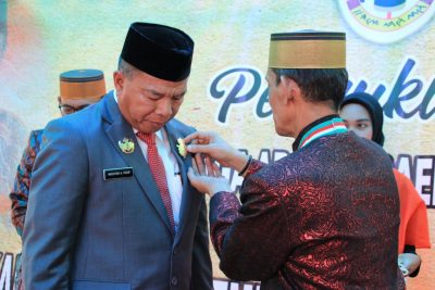 Bupati Bulukumba Andi Utta saat di pasangi penghargaan, di Bulukumba, Kamis 26 Mei 2022.