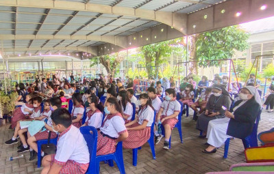 Anak-anak saat mengikuti imunisasi, di Makassar
