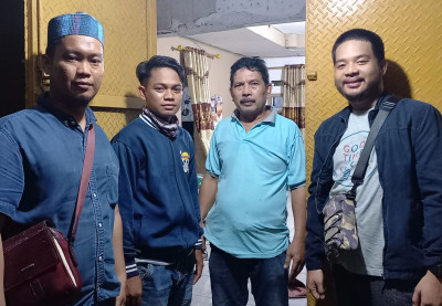 Petugas PDAM Kota Makassar saat meninjau langsung di kediaman pelanggannya di wilayah Kelurahan Buloa, Kecamatan Tallo, Kota Makassar.
