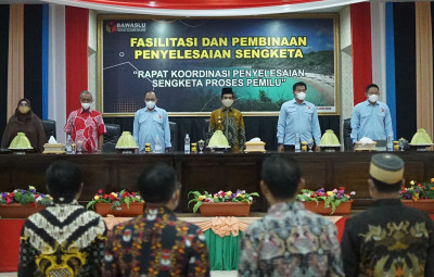 Ketua Bawaslu Sulsel, H. Laode Arumahi dan seluruh jajaran Bawaslu Sulsel dan Selayar