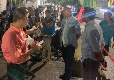 Plt Dirut PDAM Kota Makassar, Beni Iskandar saat bersama Kabag Humas PDAM Kota Makassar Muhammad Idris Tahir