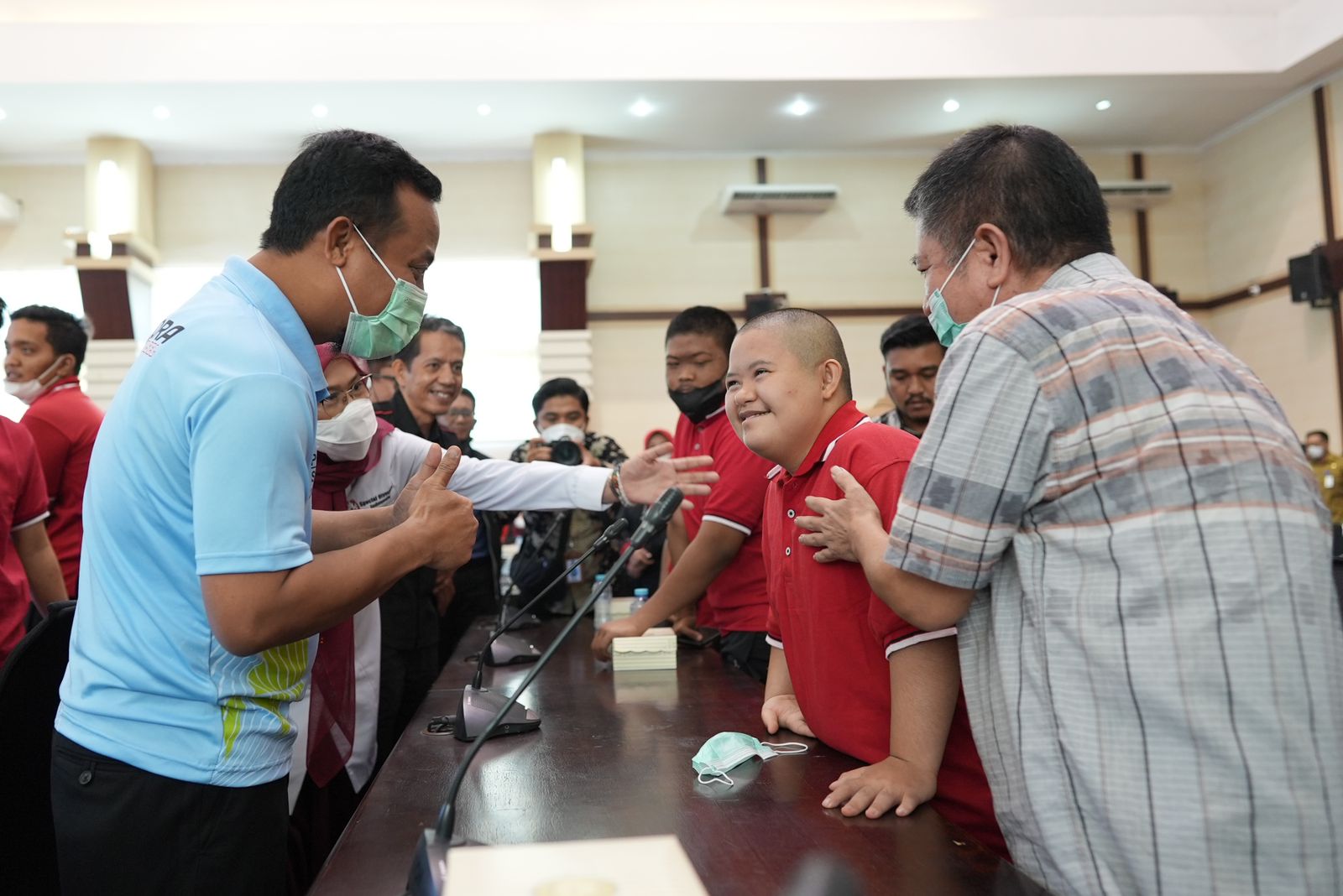 Disabilitas Intelektual Siap Berlaga di Semarang, Gubernur Andi Sudirman Lepas Kontingen SOIna Sulsel