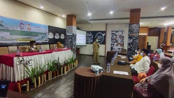 Dinas Kesehatan (Tim Satgas KTR) Kota Makassar menggandeng para tokoh agama untuk memperkuat penerapan Kawasan Tanpa Rokok di Kota Makassar.