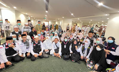 Gubernur Sulawesi Selatan, Andi Sudirman Sulaiman saat bersilaturahmi dengan masyarakat asal Sulsel di Mekkah.