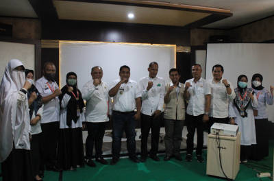 Direktur RSUD HASDR Bulukumba dr Rizal saat bersama tim terpadu pelayanan kesehatan Bulukumba.