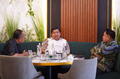 Sekjen Mendagri RI Suhajar Diantoro saat bersama Sekprov Sulsel Abdul Hayat