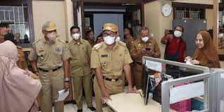 Kepala Bappeda Helmy Budiman