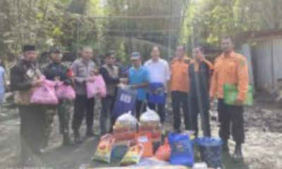 Bantuan logistik untuk korban kebakaran di Dusun Palagai, Desa Lekopancing, Kecamatan Tanralili, Kabupaten Maros.