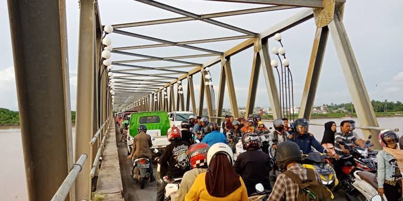 Jembatan Barombong