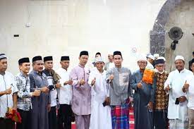 Ketua DPRD Makassar, Rudianto Lallo dan Asisten 1 Kota Makassar, Andi Muhammad Yasir, melakukan safari Ramadhan di Masjid Nurul Anshar Muhammadiyah
