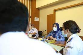 Wakil Wali Kota Makassar, Fatmawati Rusdi, saat memimpin rapat.