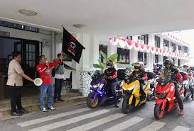 Wali Kota Makassar, Moh Ramdhan "Danny" Pomanto melepas 84 motor yang melakukan penjelajah tanah Sulawesi.