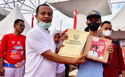 Gubernur Sulsel, Andi Sudirman Sulaiman pada acara jalan sehat Gerakan Sulsel Anti Mager (Malas Gerak) di CPI, Makassar