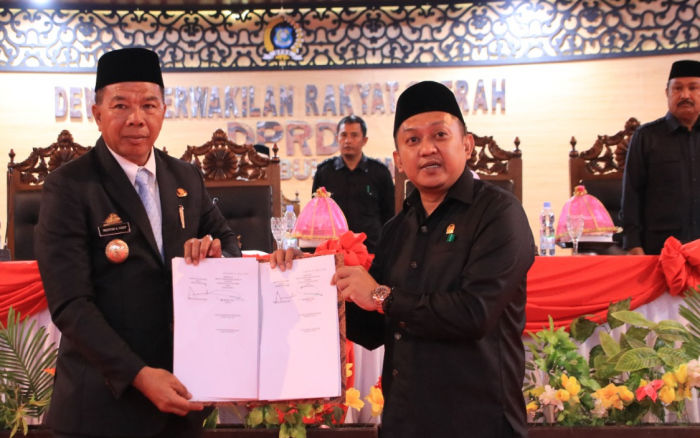 Pemkab dan DPRD Kabupaten Bulukumba menyepakati Kebijakan Umum APBD (KUA) dan Prioritas Plafon Anggaran Sementara (PPAS) untuk tahun anggaran (TA) 2023 hasil pembahasan Badan Anggaran (Banggar) DPRD bersama Tim Anggaran Pemerintah Daerah (TAPD).