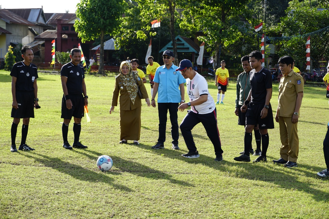 Turnamen Sepakbola Bupati Cup 2022 mulai digelar di tingkat kecamatan.