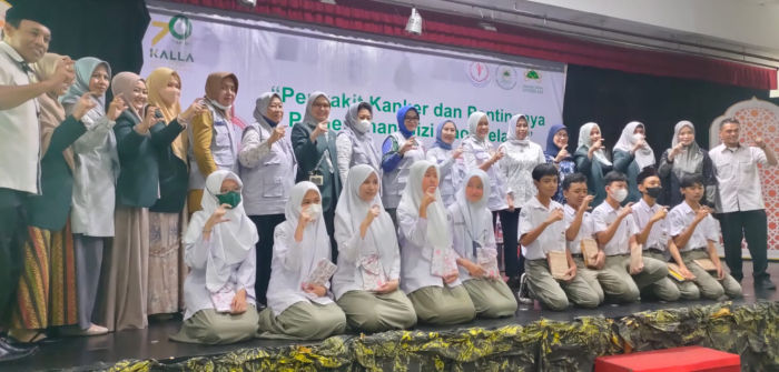 Yayasan Kanker Indonesia (YKI) Cabang Sulawesi Selatan (Sulsel) gelar sosialisasi bahaya kanker kepada ratusan siswa siswi SMP, SMA Sekolah Islam Athirah Makassar.