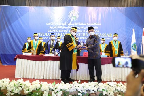 Wali Kota Makassar Moh. Ramdhan “Danny” Pomanto hadiri wisuda sarjana V Sekolah tinggi Ilmu Islam dan Bahasa Arab (STIBA) Makassar.