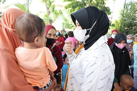 Sambangi PKM, Wawali Fatmawati Rusdi Pastikan Anak Bara-Baraya Bebas Stunting