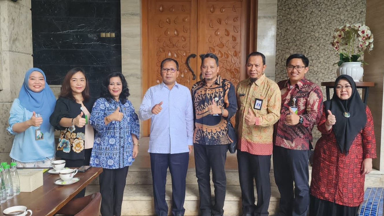 Wali Kota Makassar, Moh. Ramdhan Pomanto saat menerima Kepala Cabang BPJS Ketenagakerjaan Makassar