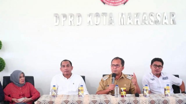 Wali Kota Makassar, Moh Ramdhan “Danny” Pomanto menegaskan bahwa Pemerintah Kota (Pemkot) Makassar mendukung proyek strategis nasional rel kereta api (RKA) Makassar-Parepare.