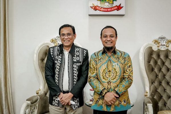 Gubernur Sulawesi Selatan Andi Sudirman Sulaiman menerima audiensi General Manager PLN Unit Induk Wilayah (UIW) Sulawesi Selatan, Tenggara dan Barat (Sulselrabar) yang lama,