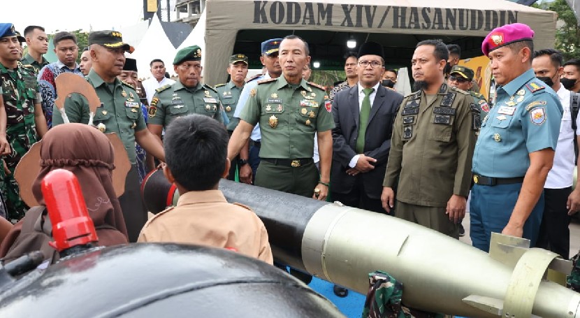 Wali kota Danny Pomanto Ajak Warganya Mengenal Alutsista TNI