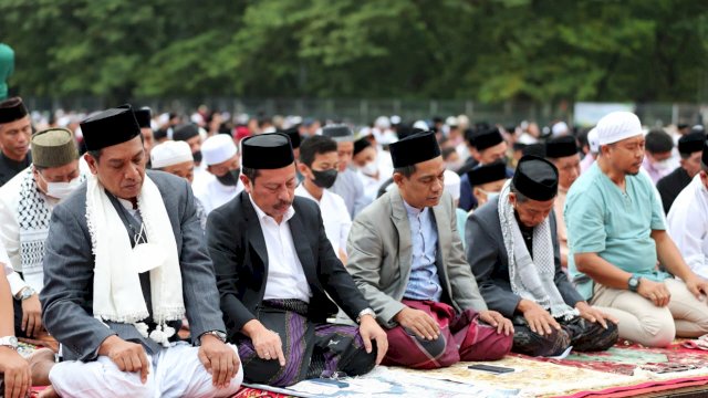 Pemerintah Kota (Pemkot) Makassar memusatkan Shalat Idul Adha 1443 H/2022 M. di lapangan Karebosi Makassar.