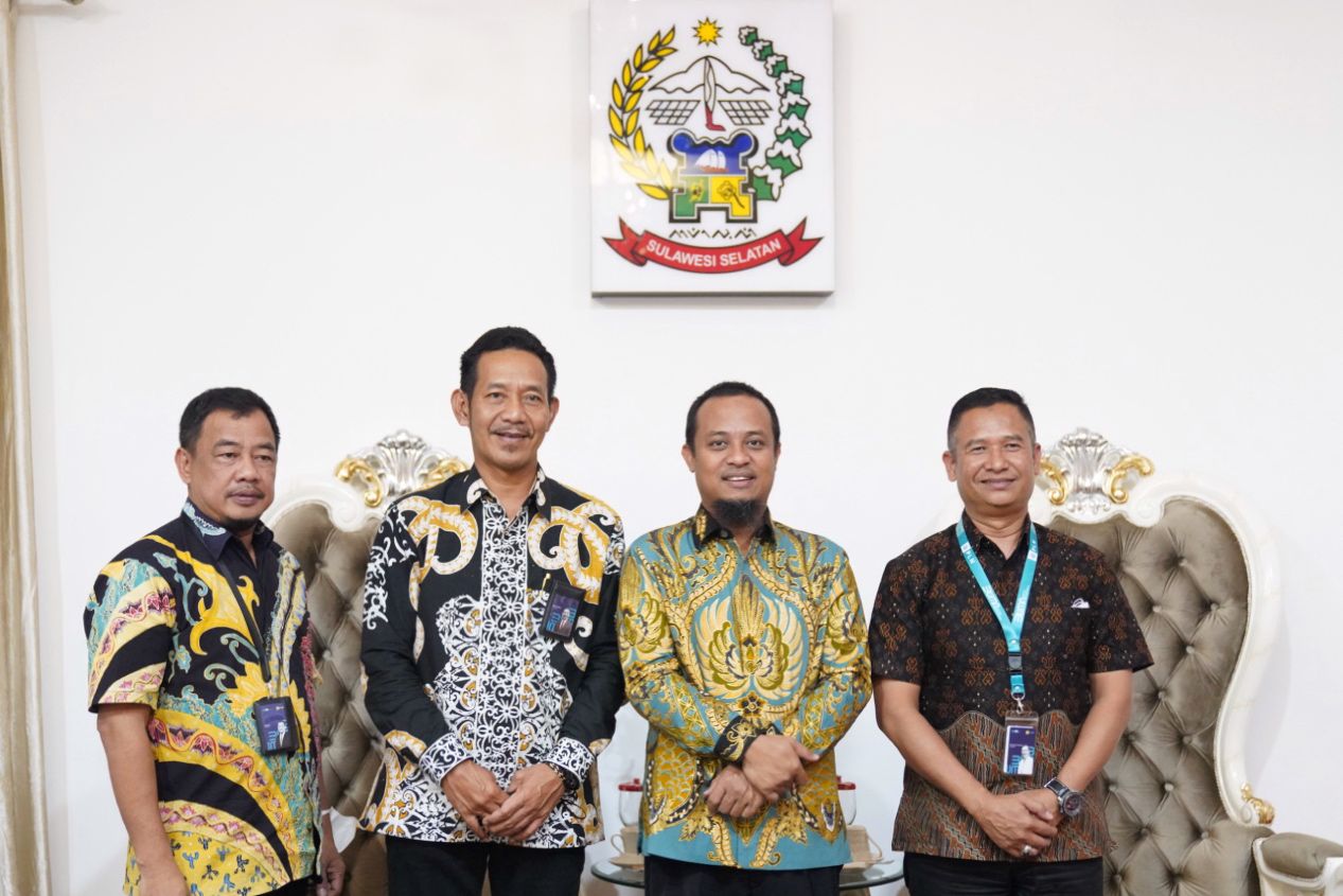 Gubernur Sulawesi Selatan Andi Sudirman Sulaiman menerima audiensi General Manager PT PLN (Persero) Unit Induk Wilayah Sulawesi Selatan