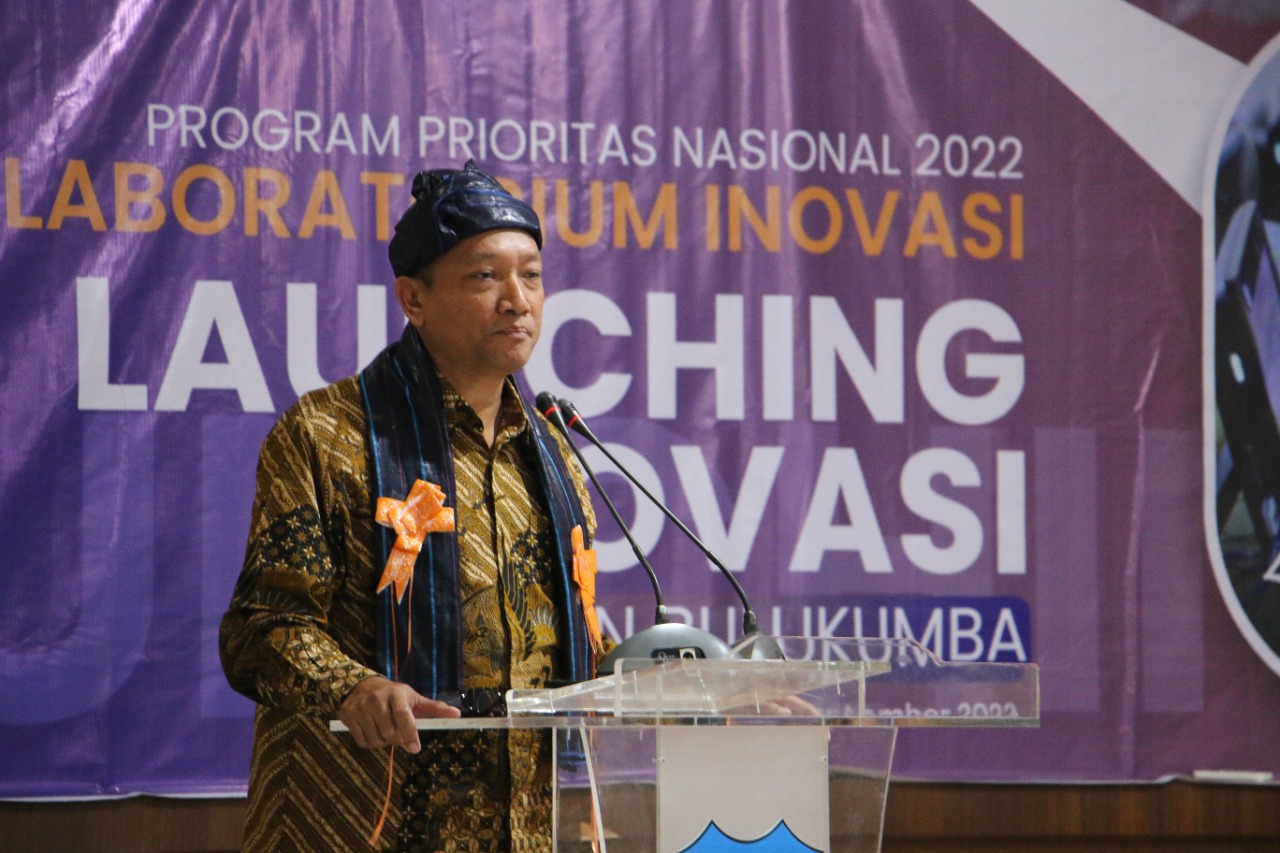 Deputi Bidang Kajian Kebijakan dan Inovasi Administrasi Negara LAN-RI, Dr Tri Widodo Wahyu Utomo melaunching 85 Inovasi Kabupaten Bulukumba