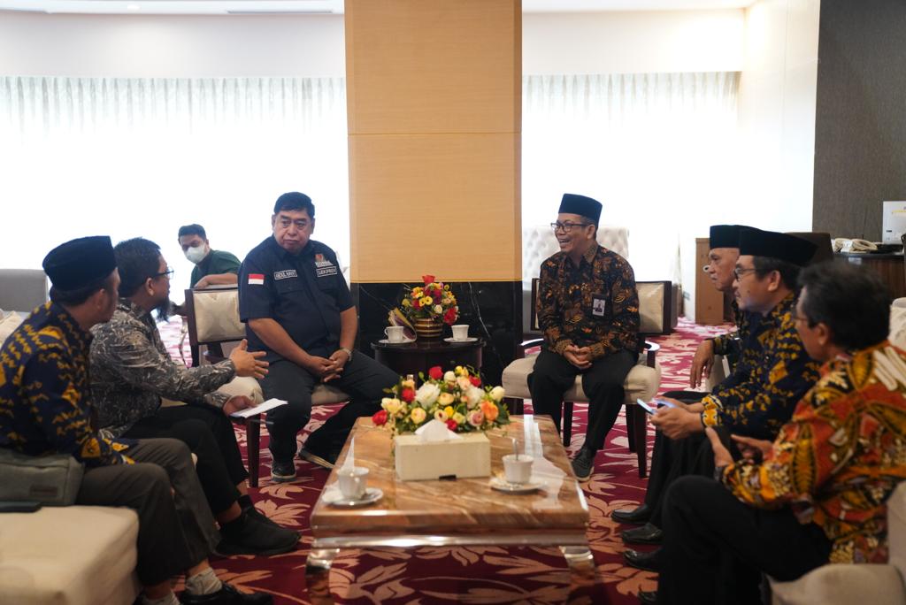 Sekretaris Daerah Provinsi (Sekprov) Sulawesi Selatan (Sulsel), Dr. Abdul Hayat mengaku, Pemprov Sulsel harus menjadi mediator bagi semua kabupaten kota se-Sulsel.
