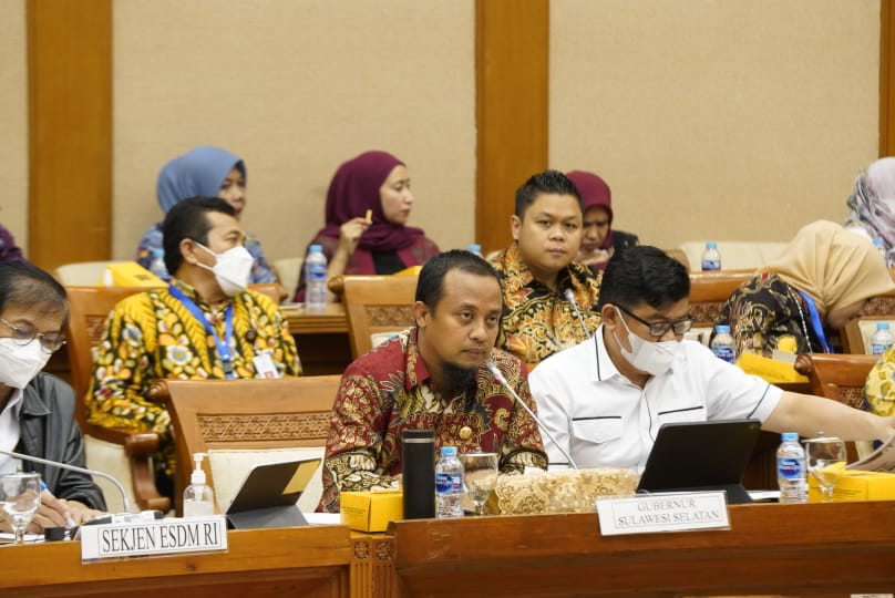 Andi Sudirman Sulaiman pada Rapat Dengar Pendapat (RDP) dengan Sekjen dan Plh Dirjen Minerba Kementerian ESDM RI dan RDPU dengan Gubernur Sulawesi Selatan, Gubernur Sulawesi Tengah, dan Sulawesi Tenggara oleh Panja Vale Komisi VII DPR RI di Ruang Rapat Komisi VII DPR RI, Jakarta