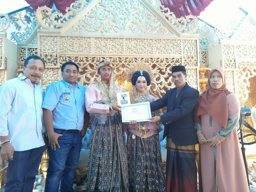 kado pernikahan ini adalah salah satu inovasi unggulan Disdukcapil Bulukumba untuk mencapai target visi misi Bupati dan Wabup dalam meningkatkan layanan kepada masyarakat melalui layanan terintegrasi.