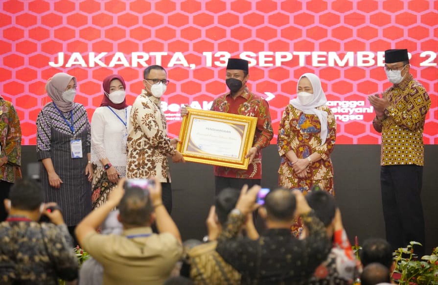 10.385 Formasi PPPK Guru Tahun 2023, Gubernur Andi Sudirman Terima Penghargaan MenPAN-RB