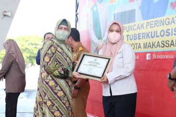 Acara dirangkaikan pemberian penghargaan bagi puskesmas dengan pelayanan terbaik bagi penderita TB di Makassar
