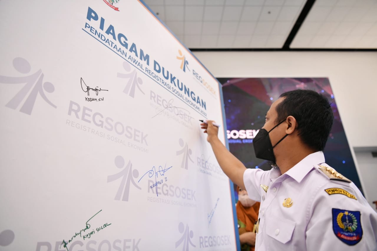 Gubernur Andi Sudirman saat membuka Rapat Koordinasi Daerah Provinsi Sulsel terkait Pendataan Awal Registrasi Sosial Ekonomi 2022