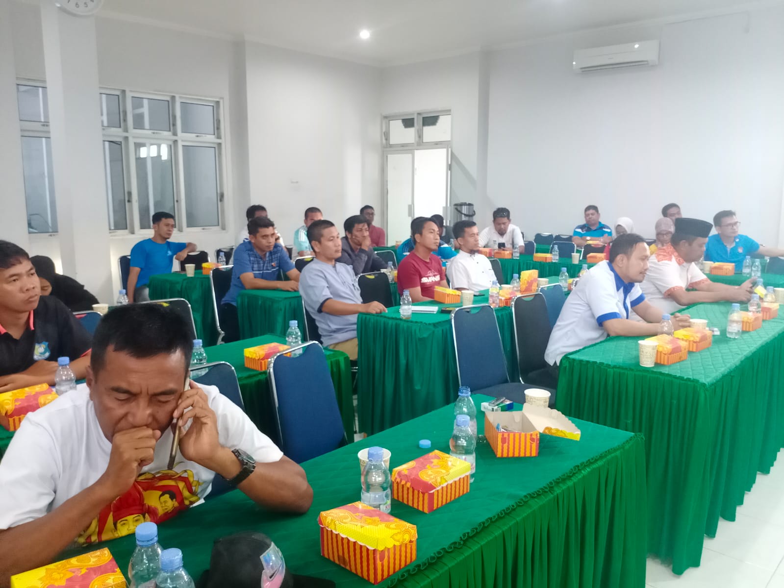 Komite Olahraga Nasional Indonesia (KONI) menggelar rapat dengan Tim Kreatif dan para pengurus Cabang Olahraga (Cabor).