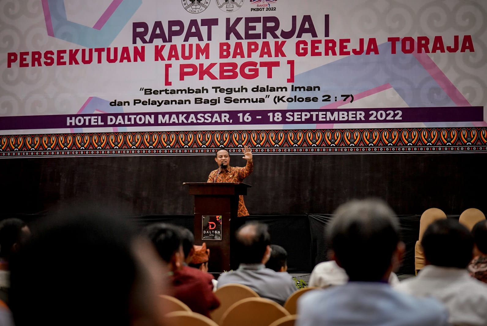 Gubernur Sulawesi Selatan, Andi Sudirman Sulaiman membuka acara Rapat Kerja I Persekutuan Kaum Bapak Gereja Toraja (PKBGT) di Hotel Dalton, Makassar