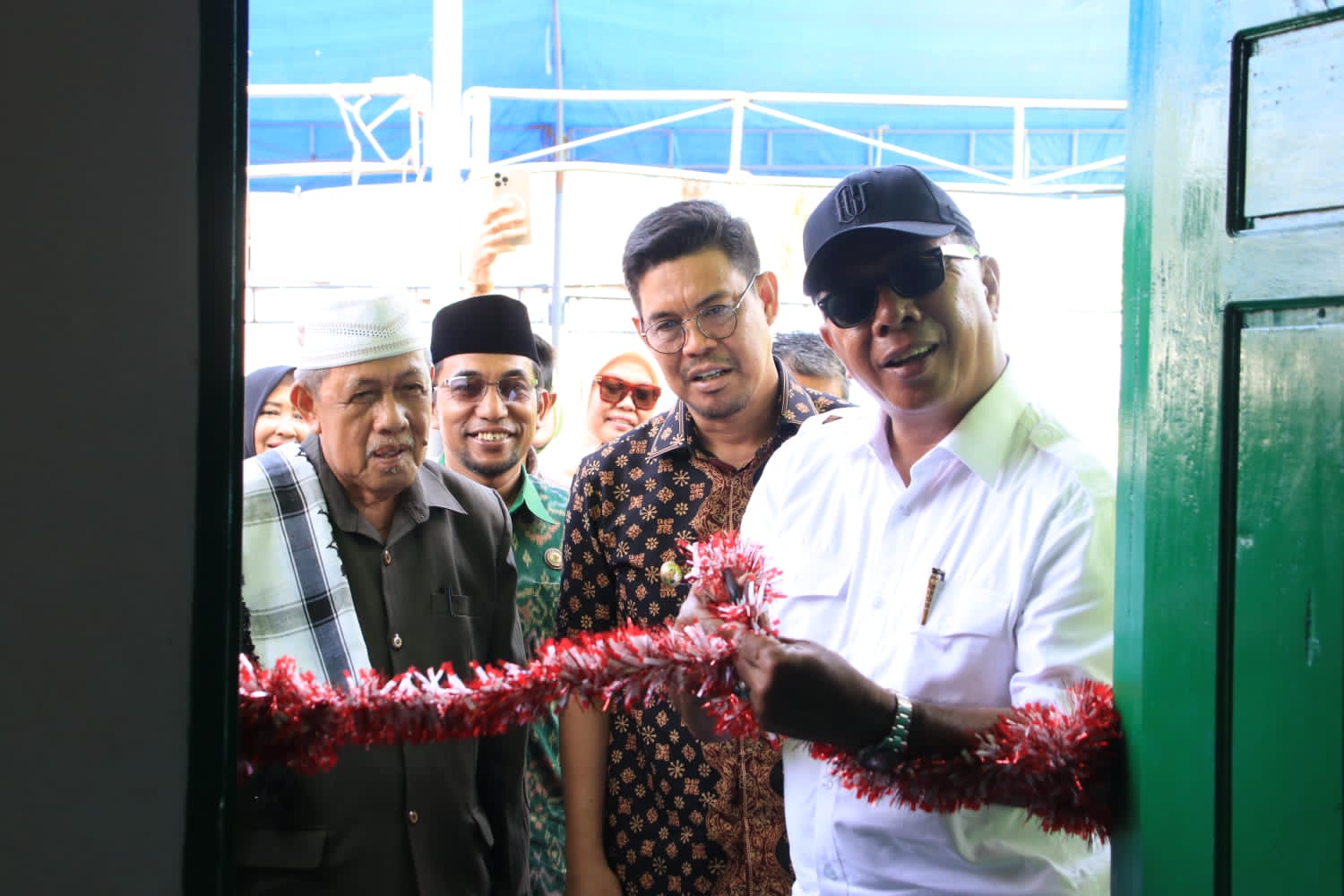 Bupati Bulukumba Andi Muchtar Ali Yusuf meresmikan 10 unit Rumah Layak Huni (Rutilahu) se Kabupaten Bulukumba.