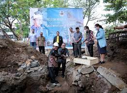 Wali Kota Makassar, Moh. Ramdhan Pomanto (Danny Pomanto) melakukan peletakan batu pertama pembangunan Kantor Klasis Makassar dan Gereja Toraja, di Jalan Rusa, Kecamatan Makassar