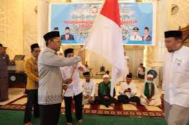 Wali Kota Makassar, Moh. Ramdhan ‘Danny’ Pomanto secara resmi melakukan prosesi melepas Calon Jamaah Haji (CJH) di Mesjid Raya